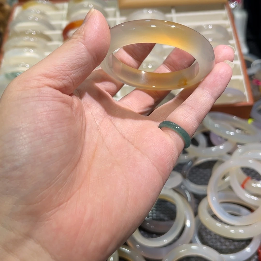 玛瑙/玉髓未镶嵌手镯55556圈微瑕4.7