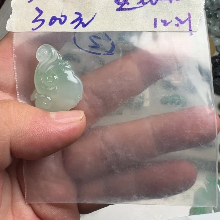 定制翡翠未镶嵌如意