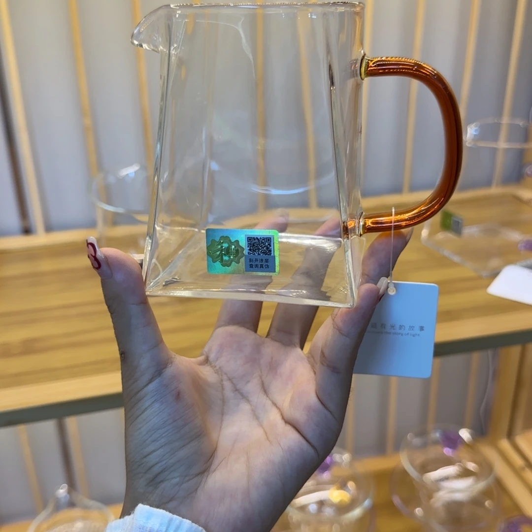 禾器瀚然琥珀色。。