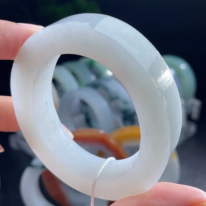 定制翡翠未镶嵌翡翠手镯