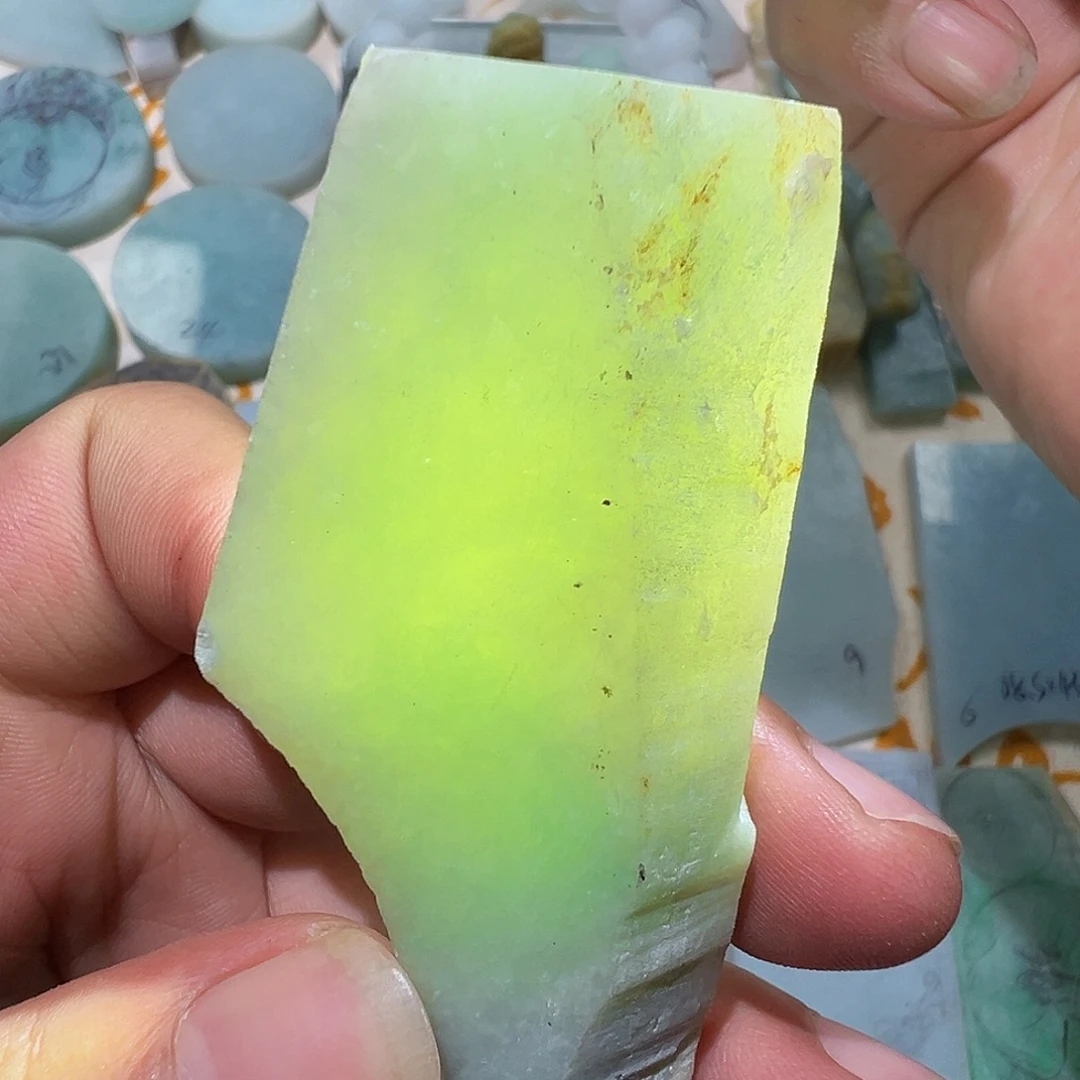 翡翠未镶嵌颈饰天然缅甸A货翡翠毛料