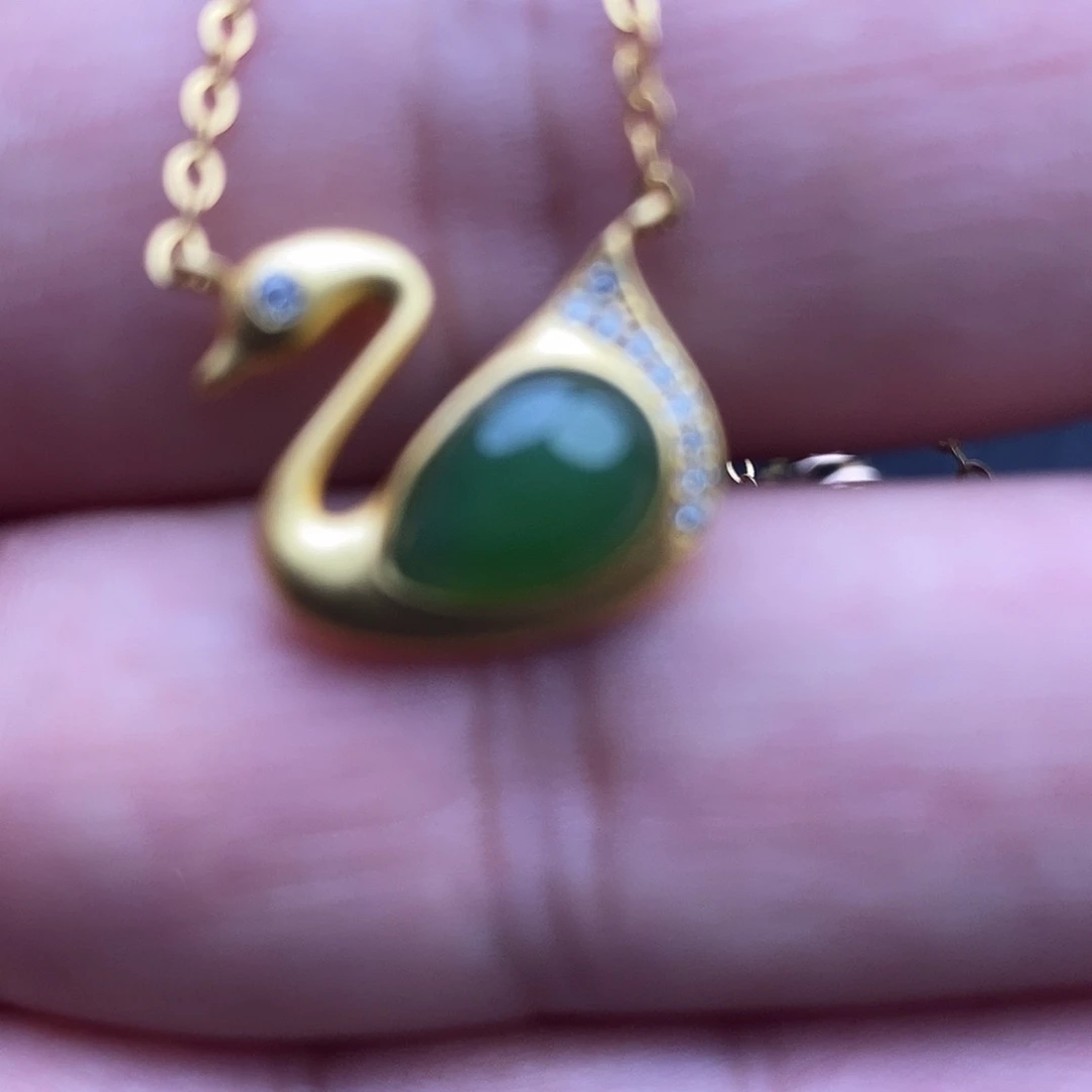 大***熊和田玉未镶嵌颈饰