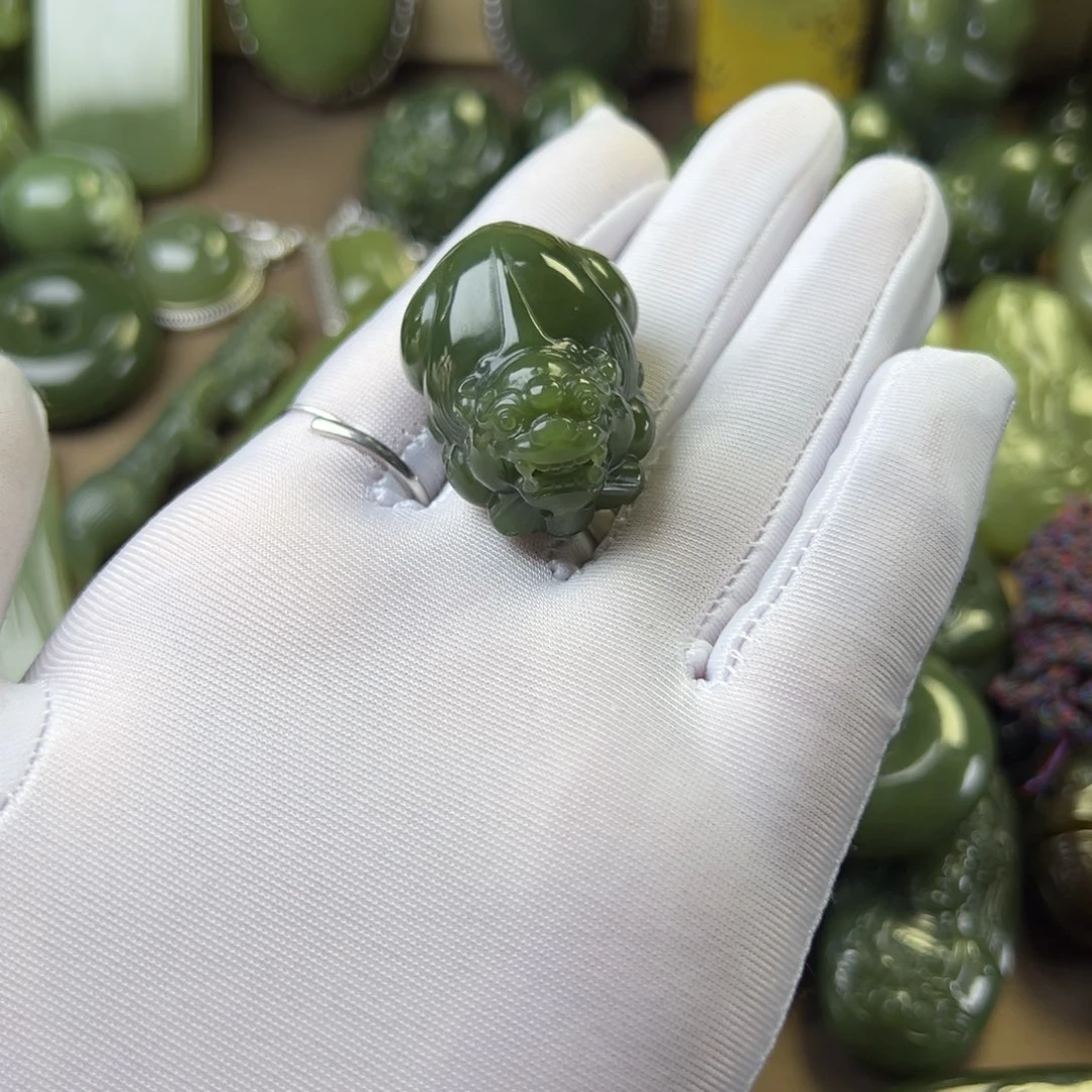 岫岩老玉（透闪石质玉）挂件未镶嵌图*