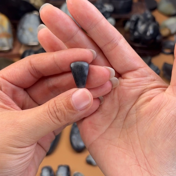 龍***鑨和田玉未镶嵌颈饰