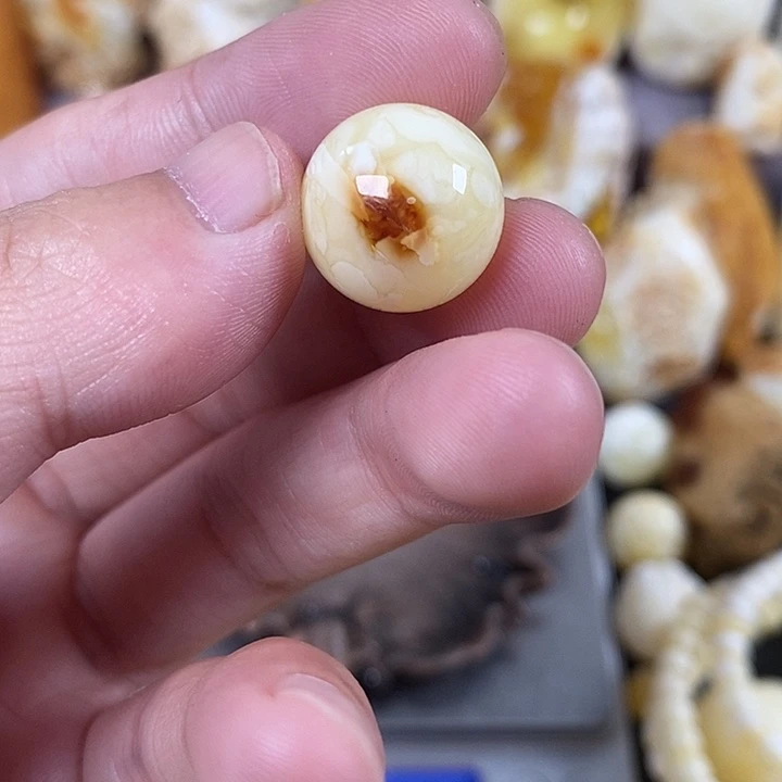 未镶嵌琥珀裸石我