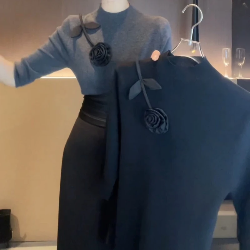 新款早秋时尚百搭中领花朵针织打底衫LK2505596