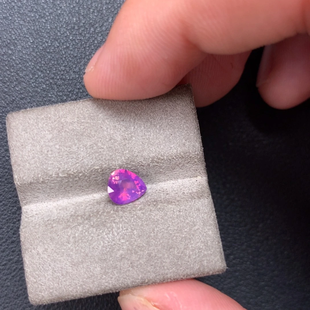 娜***，裸石彩色蓝宝石裸石