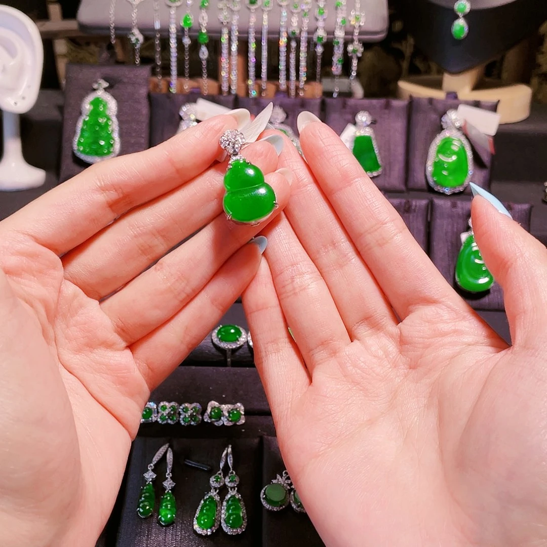 冥***崖翡翠银S925镶嵌颈饰葫芦