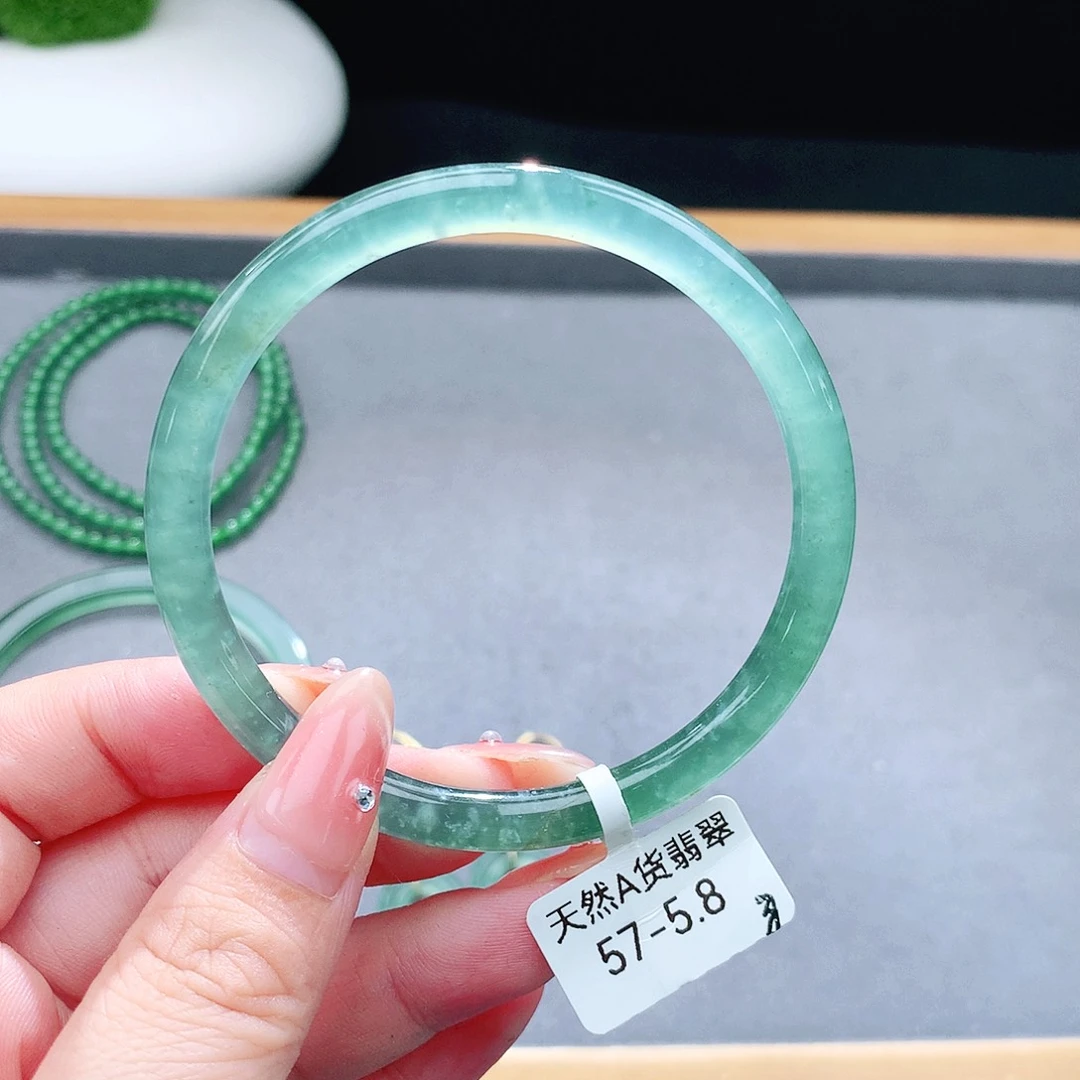 未镶嵌手镯（圆镯）翡翠