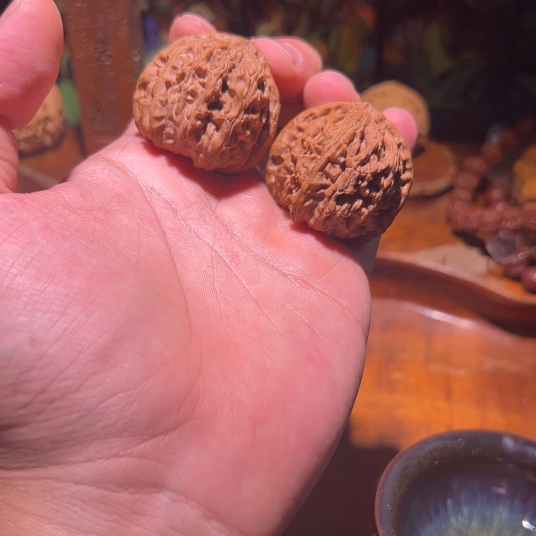 文玩核桃把件40全品白狮子，自然离皮