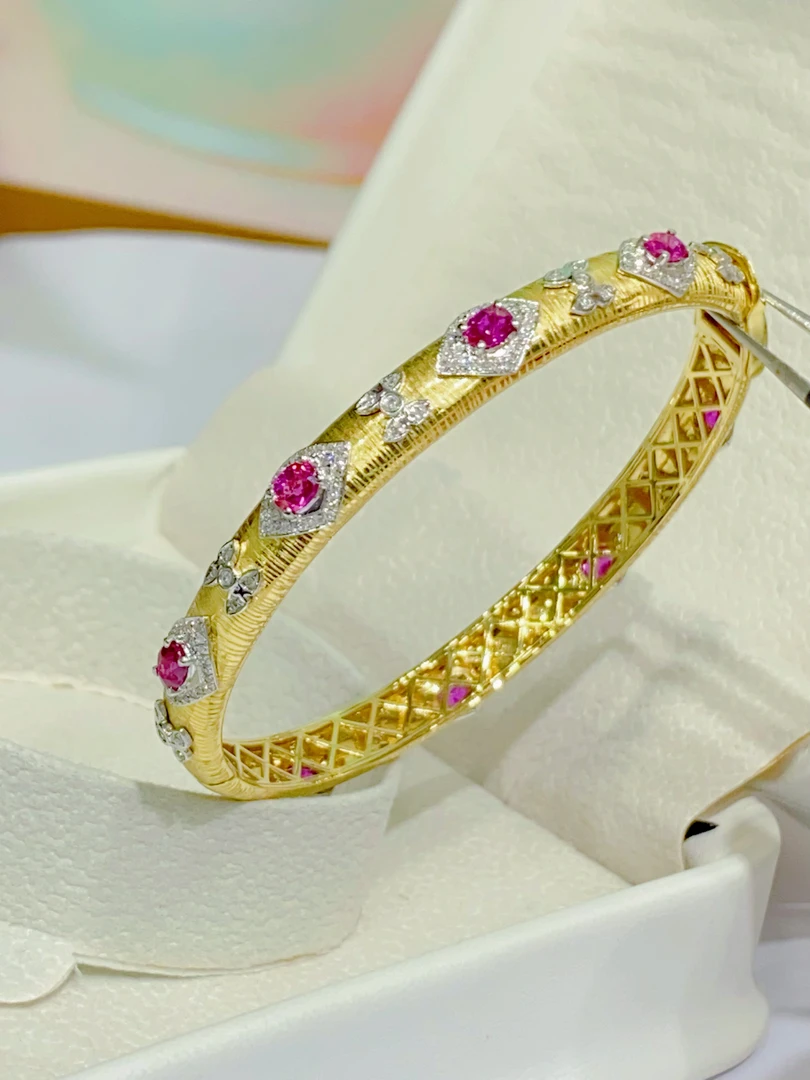 18K金镶嵌天然无烧红宝石手镯满圈
