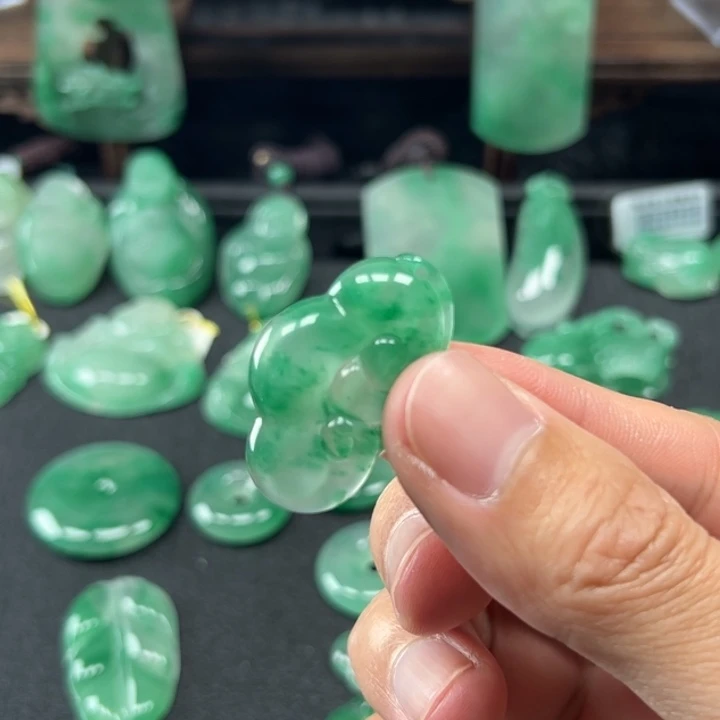 石英质玉颈饰未镶嵌