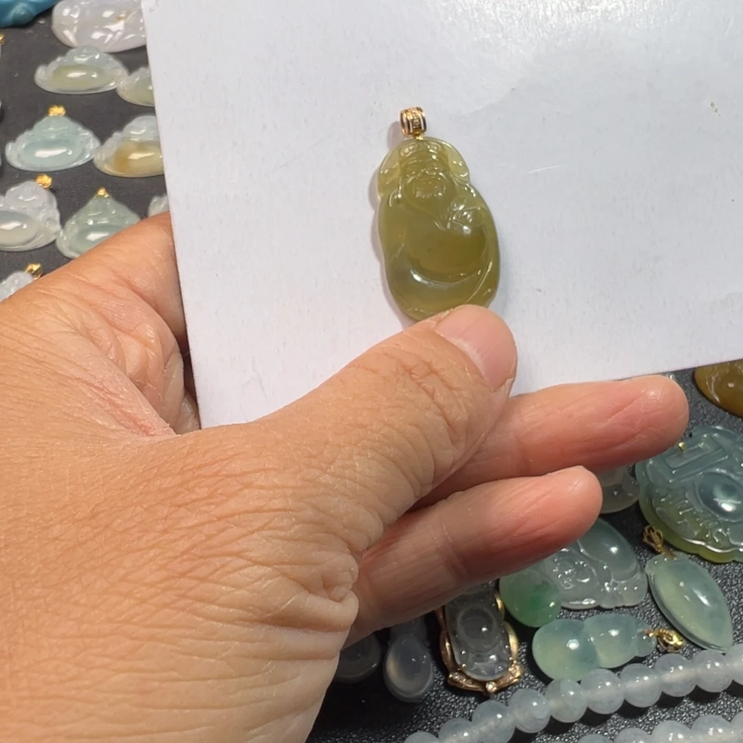 翡翠18K金镶嵌颈饰财神