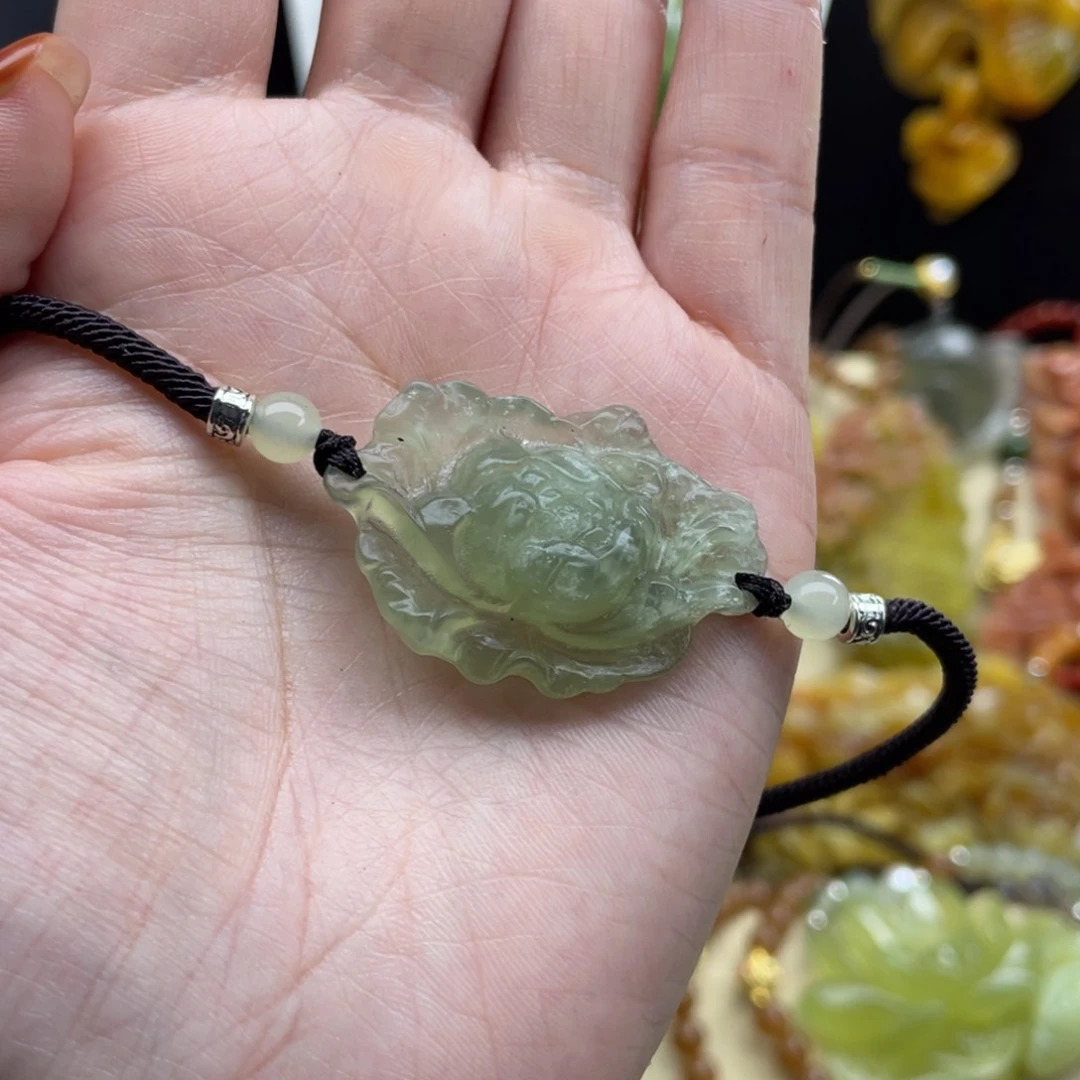 未镶嵌蛇纹石玉颈饰