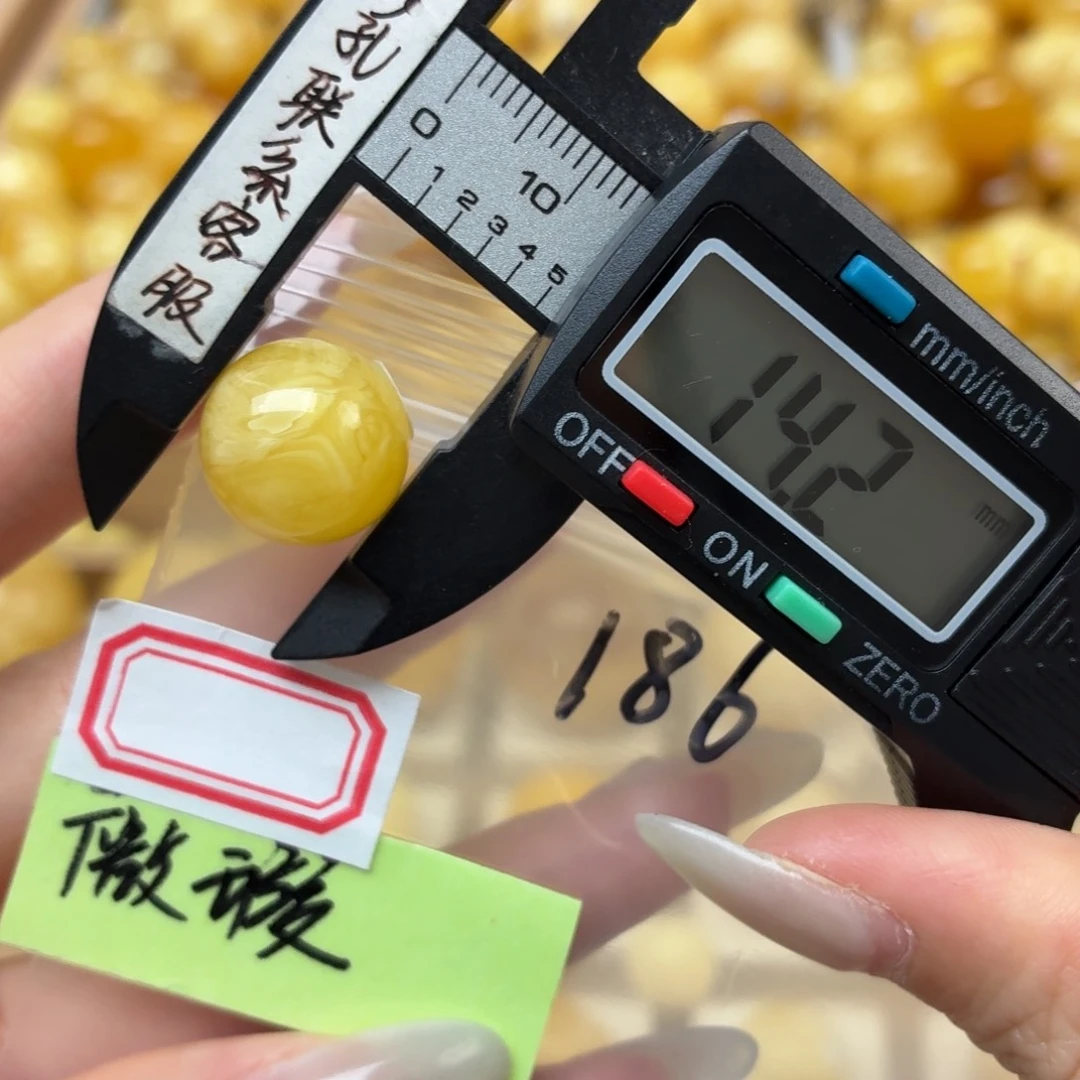 蜜蜡未镶嵌裸石微瑕