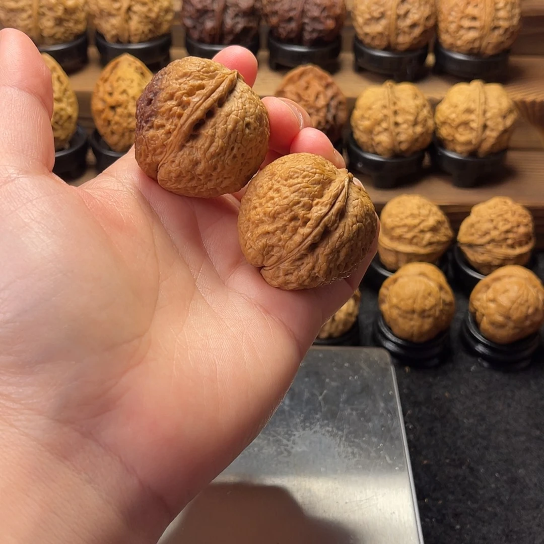 文玩核桃把件@*淡鸽子蛋