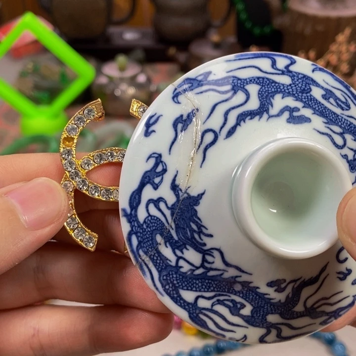 瓷片哈不会哈哈哈哈哈哈哈哈