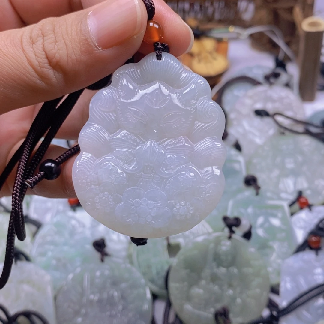 翡翠颈饰未镶嵌翡翠