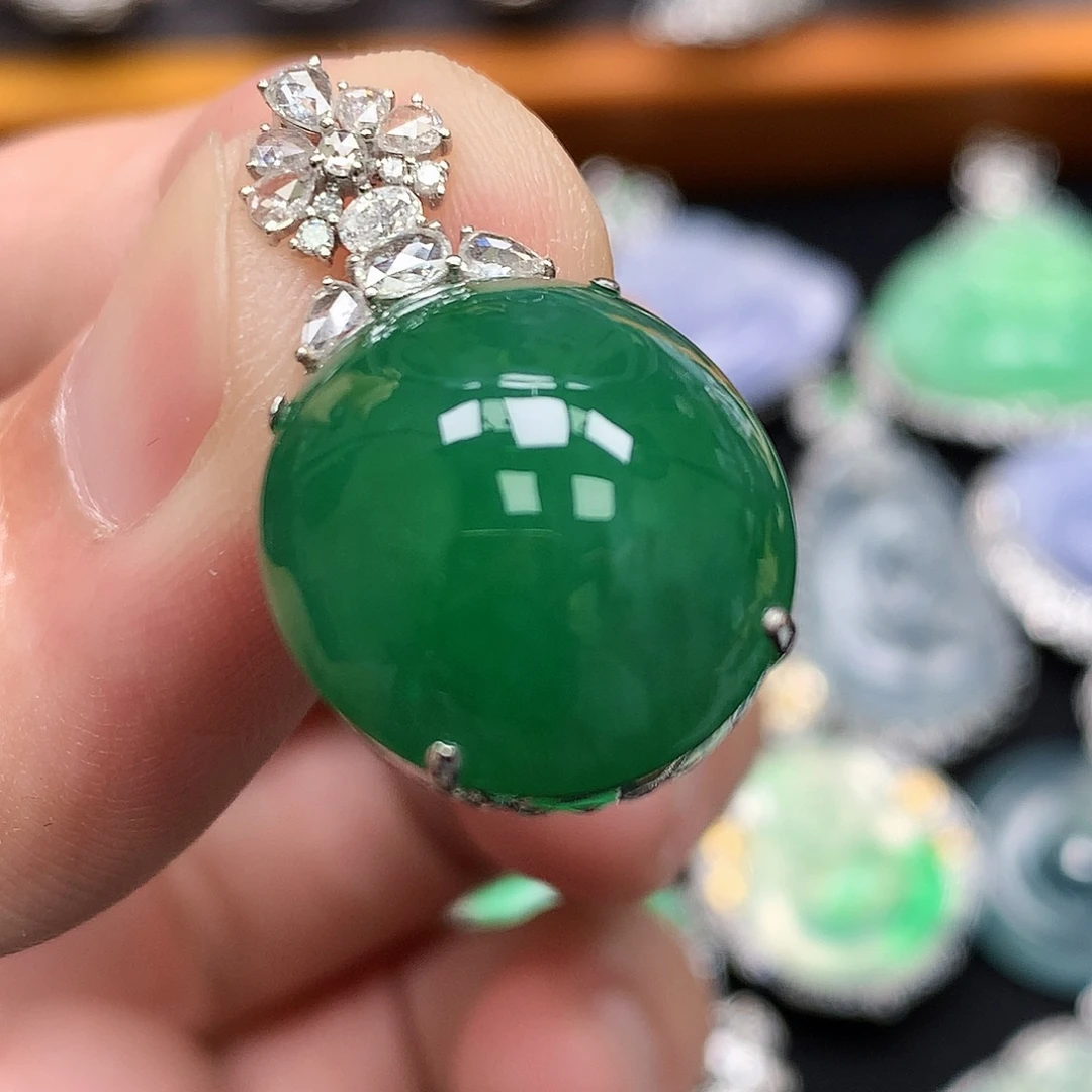 翡翠18K金镶嵌颈饰