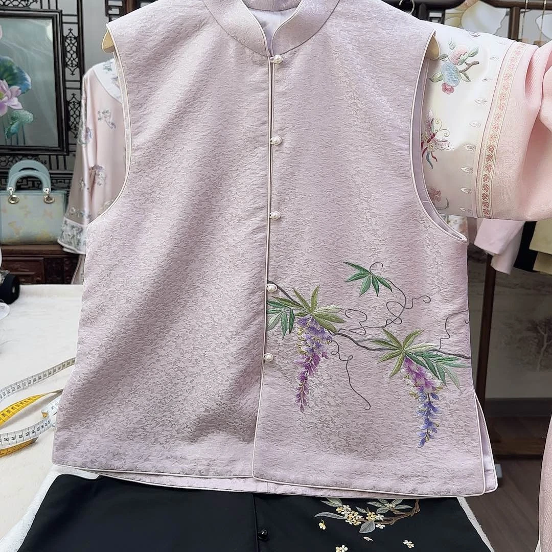 3、今日上新马甲、手工刺绣紫藤花、均码