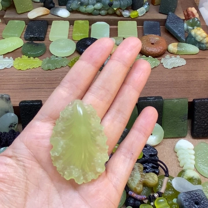 写***生蛇纹石玉未镶嵌吊坠