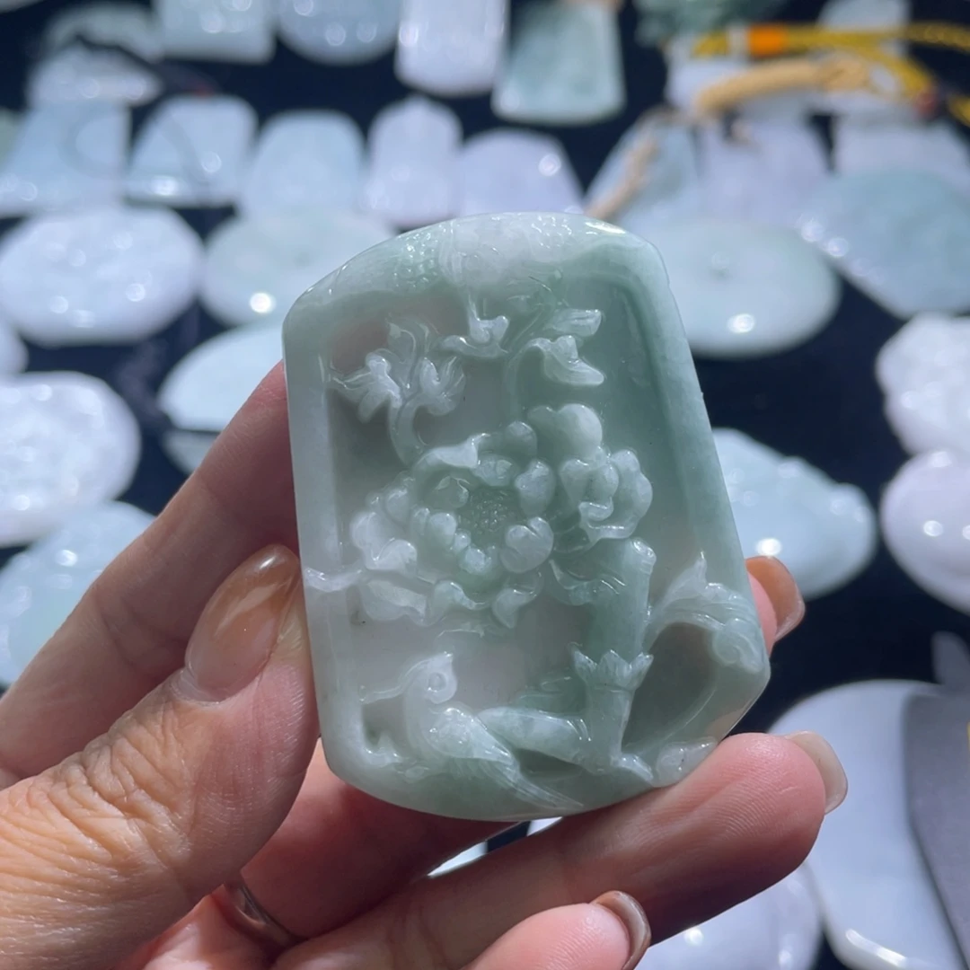 翡翠未镶嵌颈饰鸟语花香