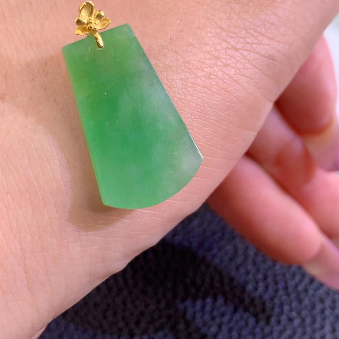 翡翠18K金镶嵌颈饰翡翠