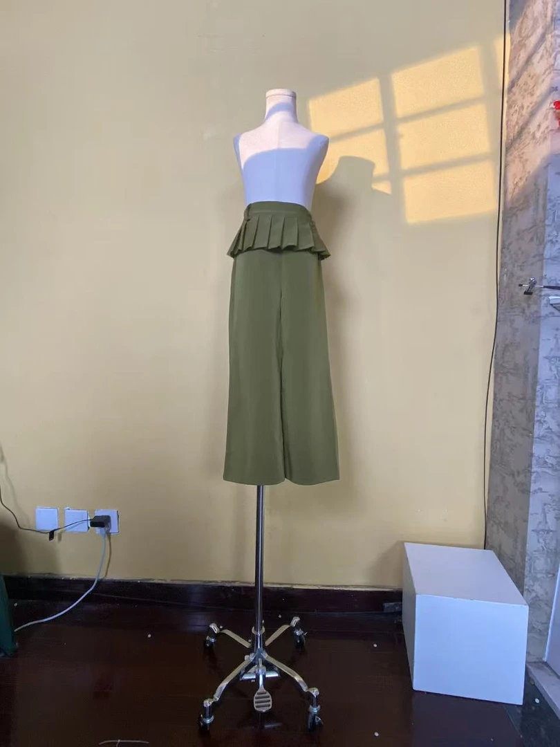 275军绿色小百褶长裤潮服多巴胺潮服模特走秀潮服时尚