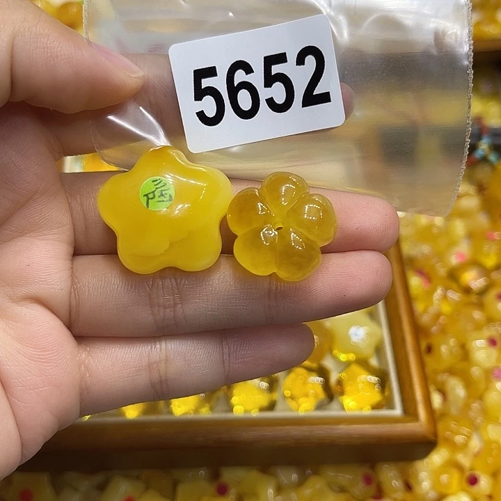 哈***皮琥珀未镶嵌珠宝奇石