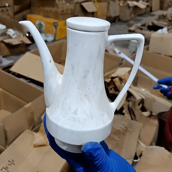 摆件盘子碗茶壶啥都有