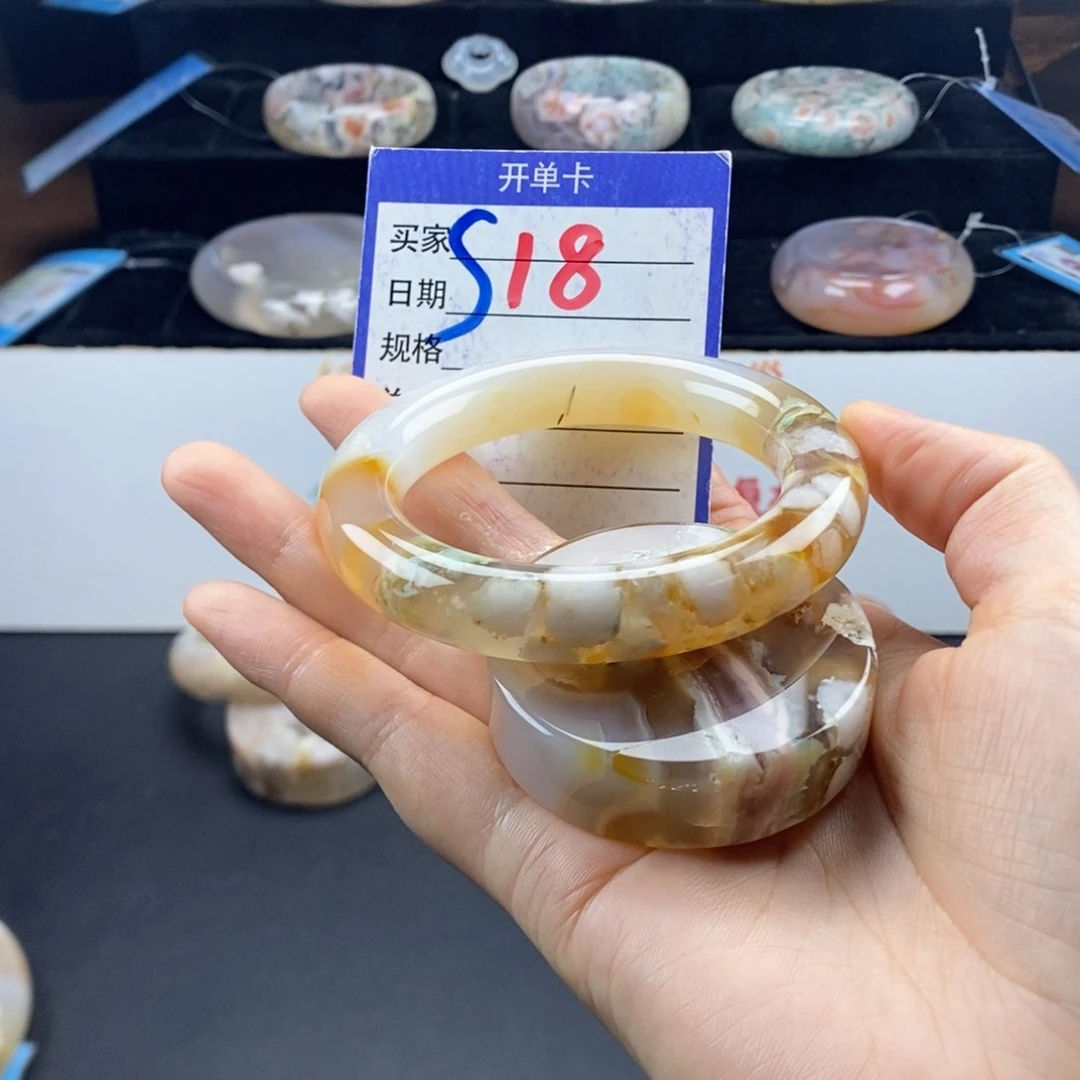 石英质玉手镯未镶嵌圆*圈