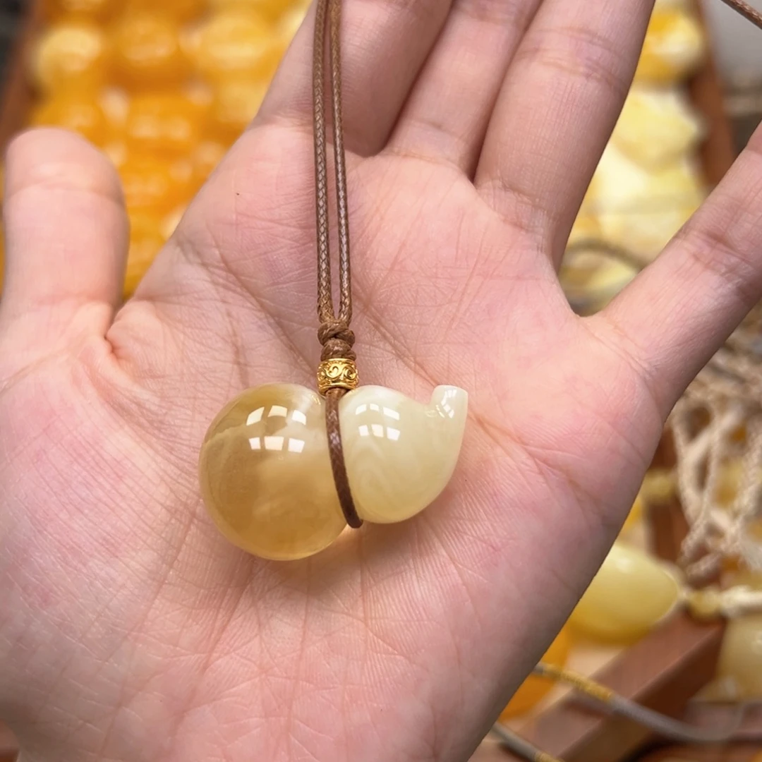 琥珀未镶嵌颈饰蜜蜡