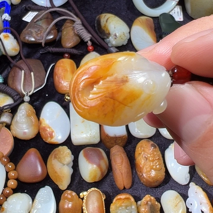 天***泰吊坠(不含链)未镶嵌和田玉