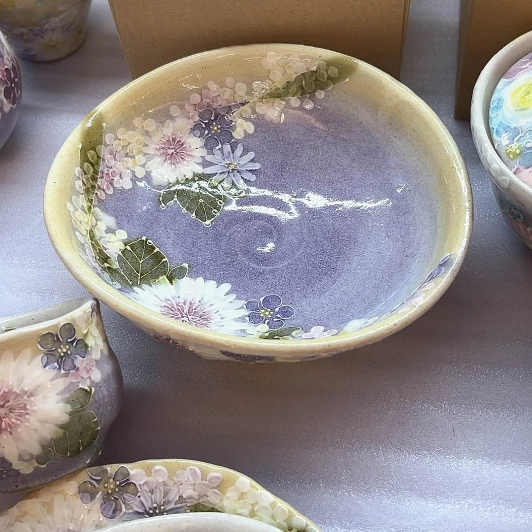 盖碗在家里面玩啊亲儿想吃