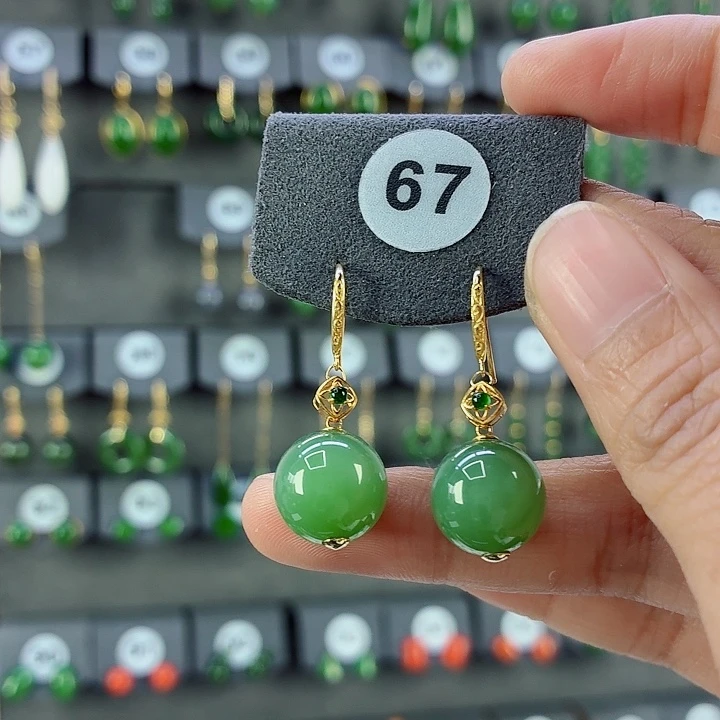 听***月和田玉18K金镶嵌耳饰