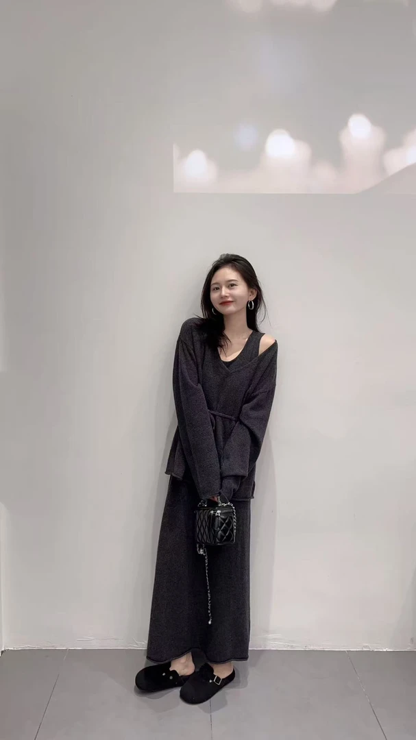 2025秋季新款韩系慵懒风简约针织u领长袖上衣百搭背心长裙含腰绳
