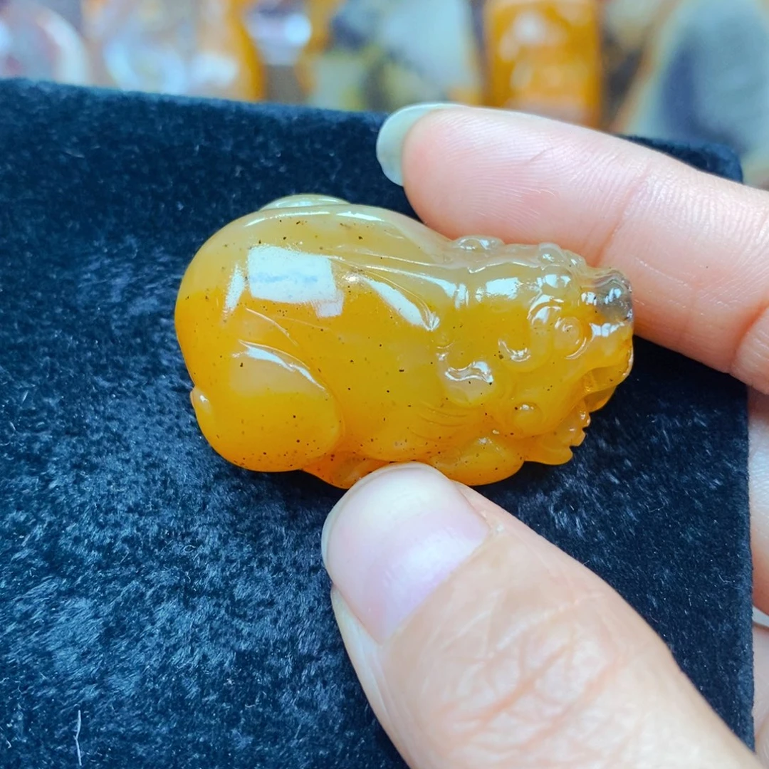 颈饰未镶嵌石英岩玉