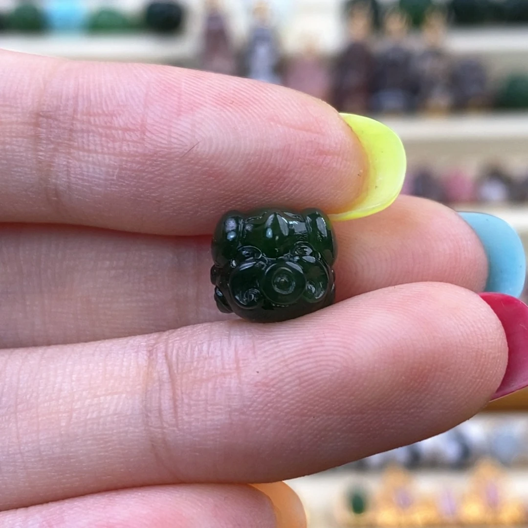 君***实和田玉未镶嵌颈饰