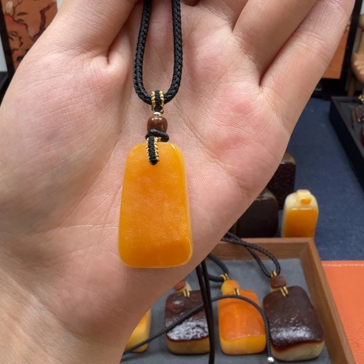 蜜蜡未镶嵌吊坠(赠链)