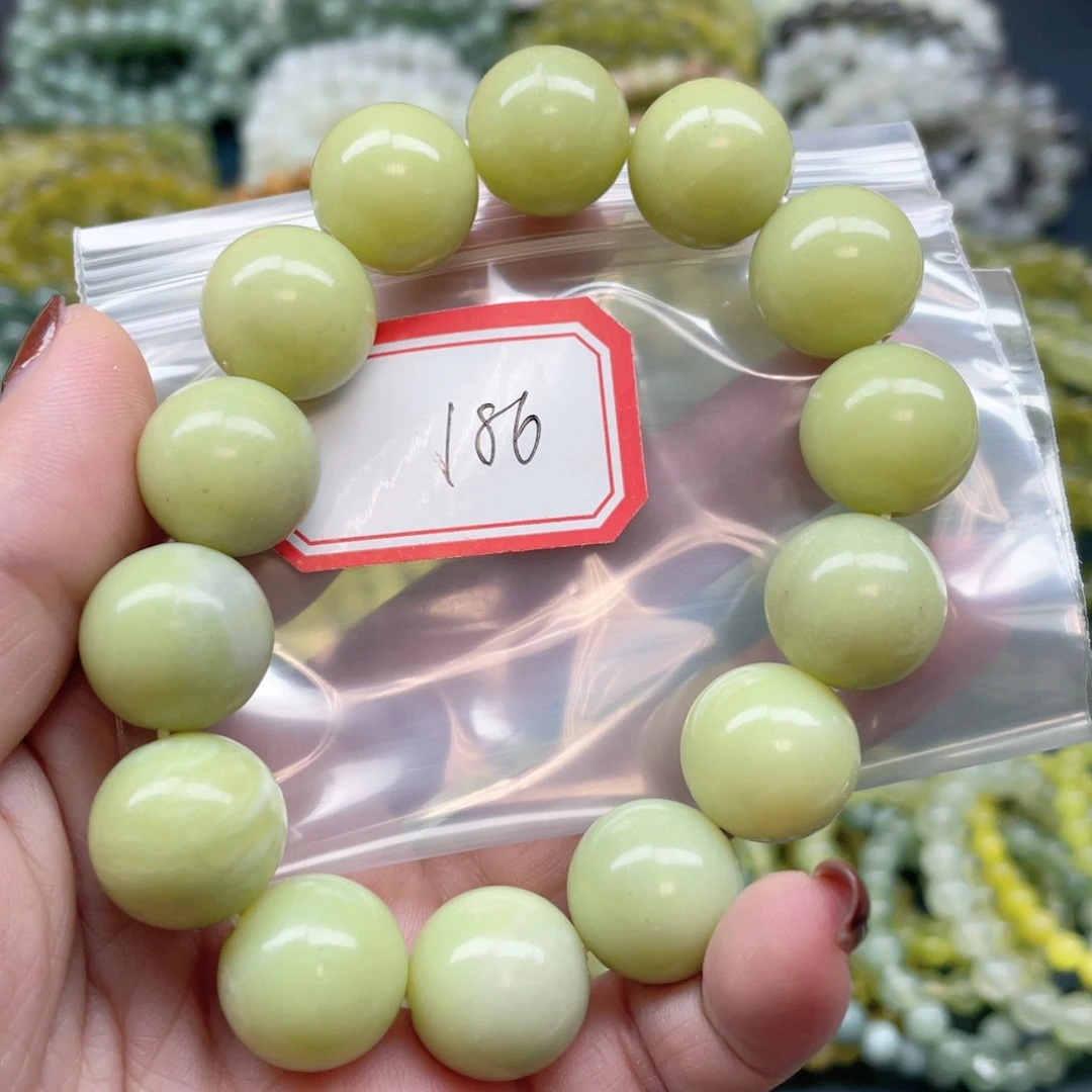 未镶嵌蛇纹石玉手串风**.