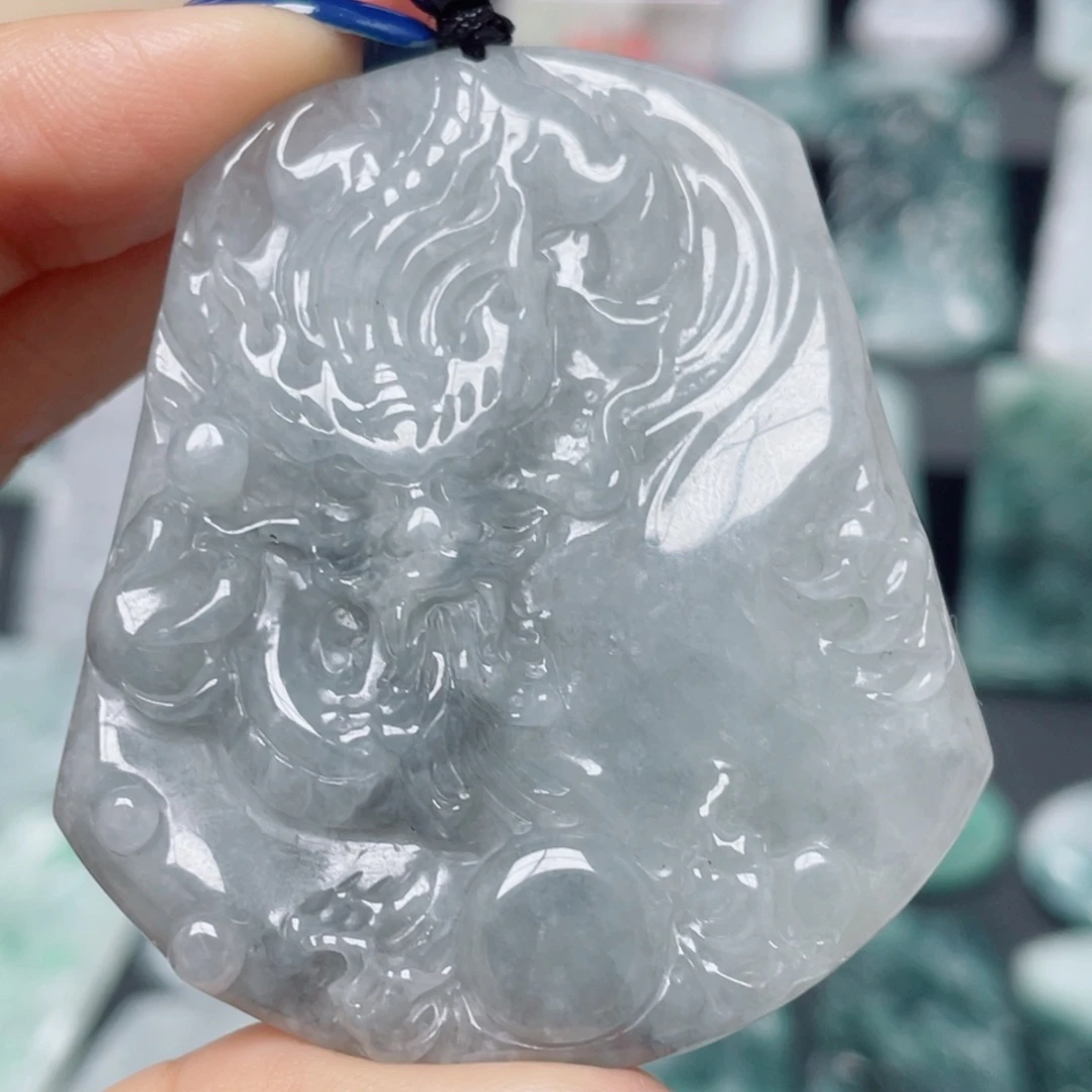 翡翠未镶嵌颈饰龙牌