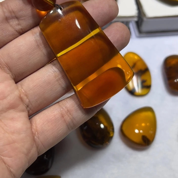 琥珀颈饰未镶嵌阿*琥珀吊坠