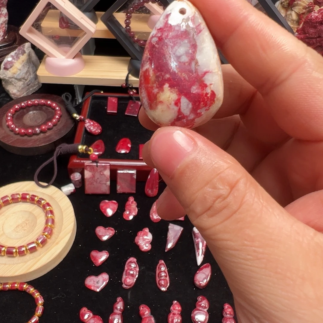 天然辰砂天然朱砂水滴吊坠