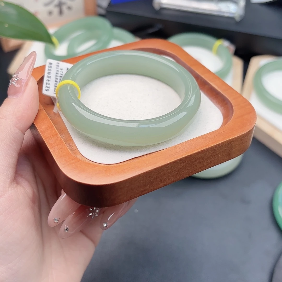 石英质玉未镶嵌手镯54