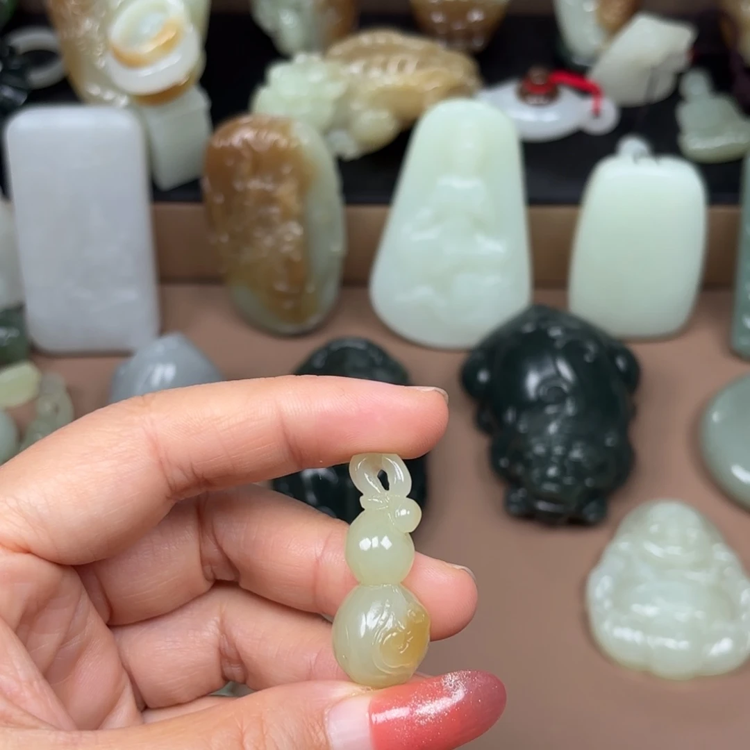 颈饰未镶嵌和田玉