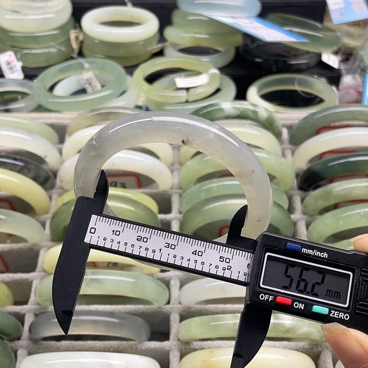 蛇纹石玉未镶嵌手镯86