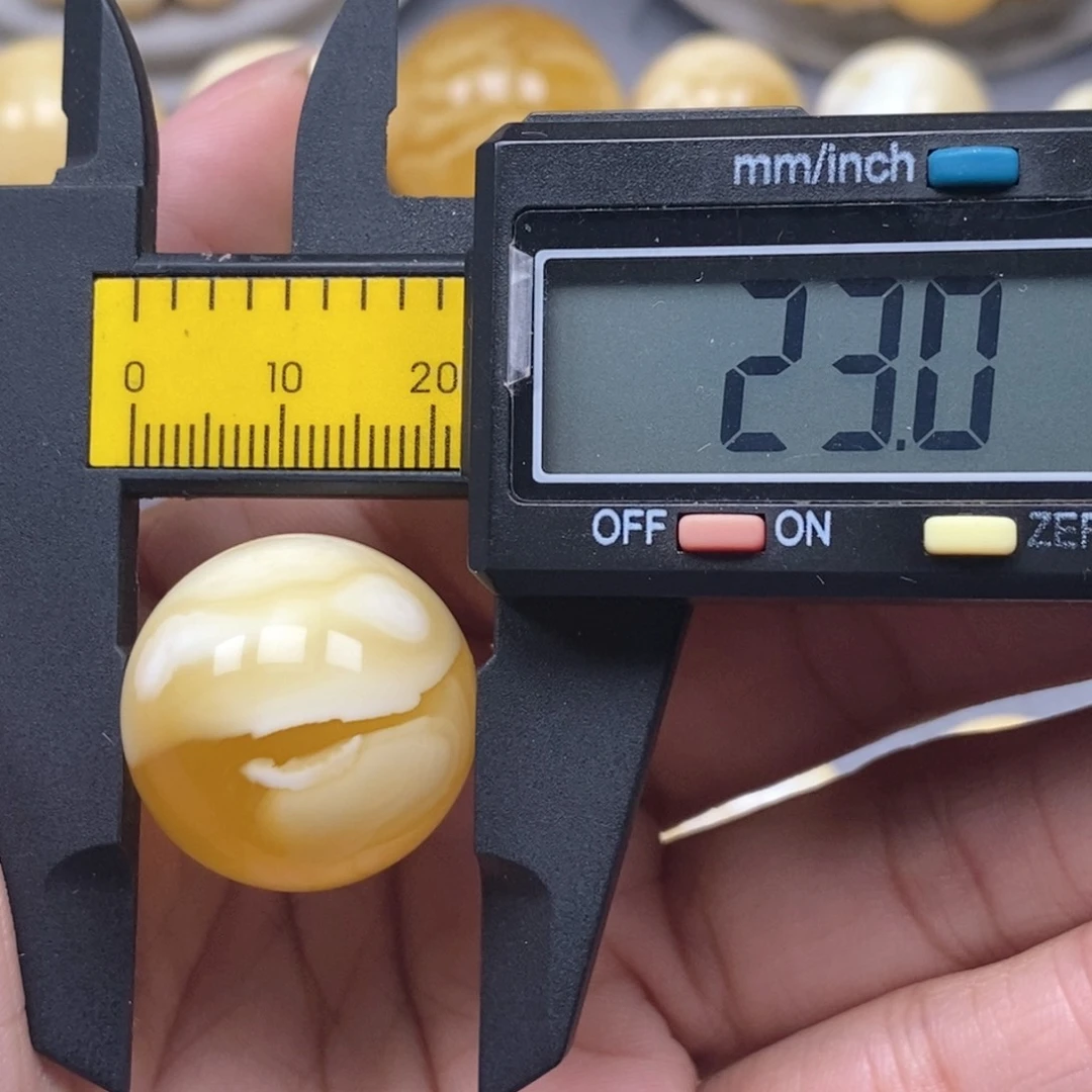 蜜蜡未镶嵌珠宝奇石