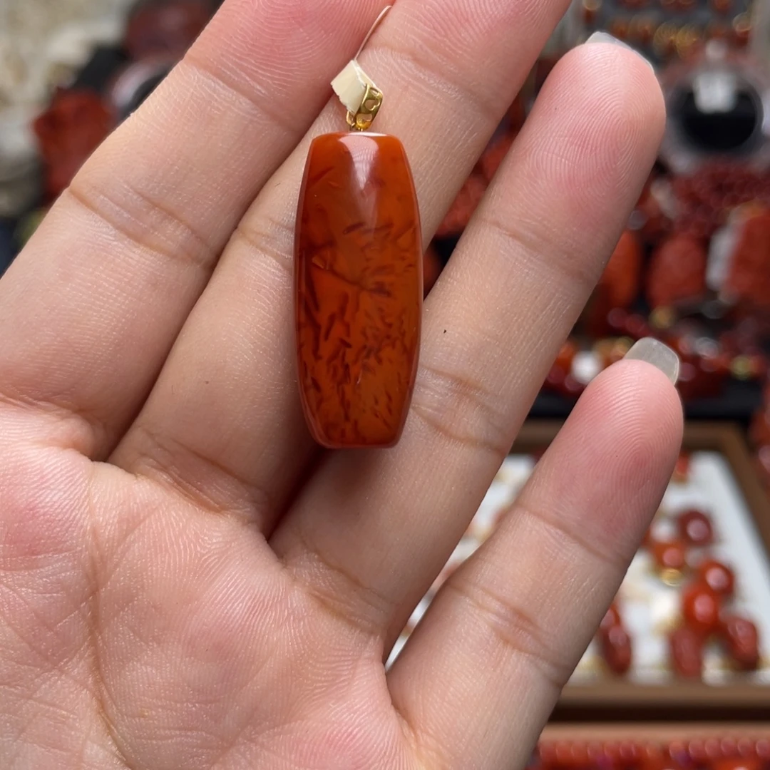 南红玛瑙18K金镶嵌桶珠吊坠