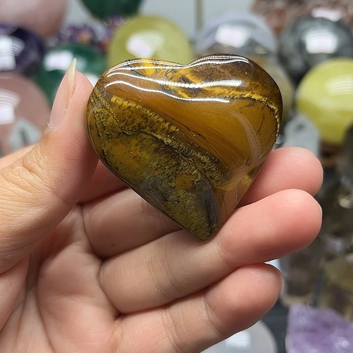 未镶嵌珠宝半成品水晶65克黄虎晶爱心