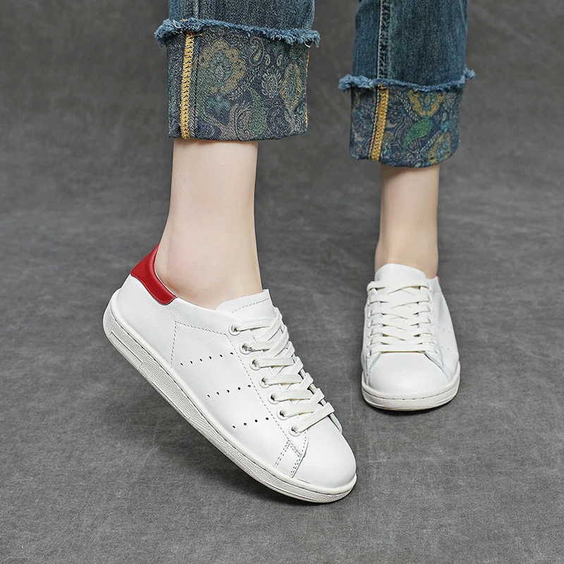2025新款爆款百搭透气轻便运动休闲板鞋学生通勤不累脚小白鞋女
